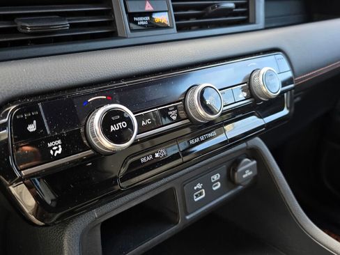 Certified 2023 Honda Pilot TrailSport image 27