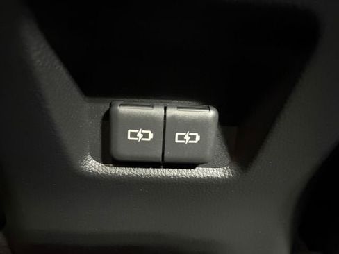 Used 2023 Toyota RAV4 AWD Hybrid image 7