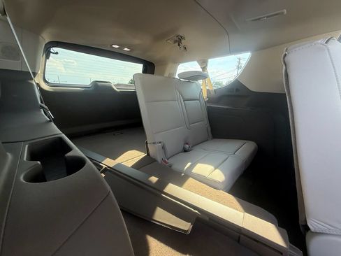 Used 2023 GMC Yukon XL Denali AWD/4WD image 22