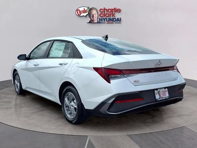 New 2026 Hyundai Elantra SE