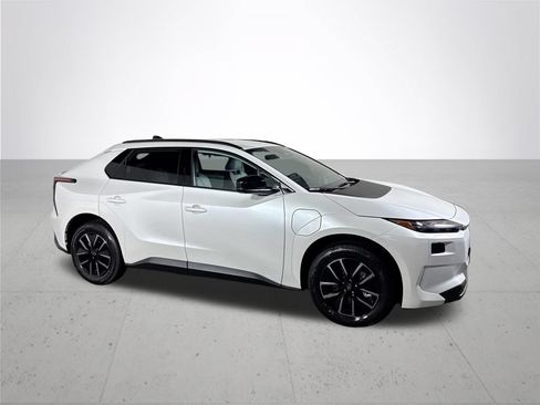 New 2026 Subaru Solterra AWD/4WD image 4