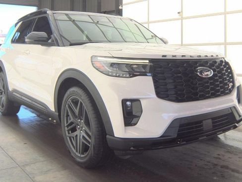 Certified 2025 Ford Explorer ST image 6