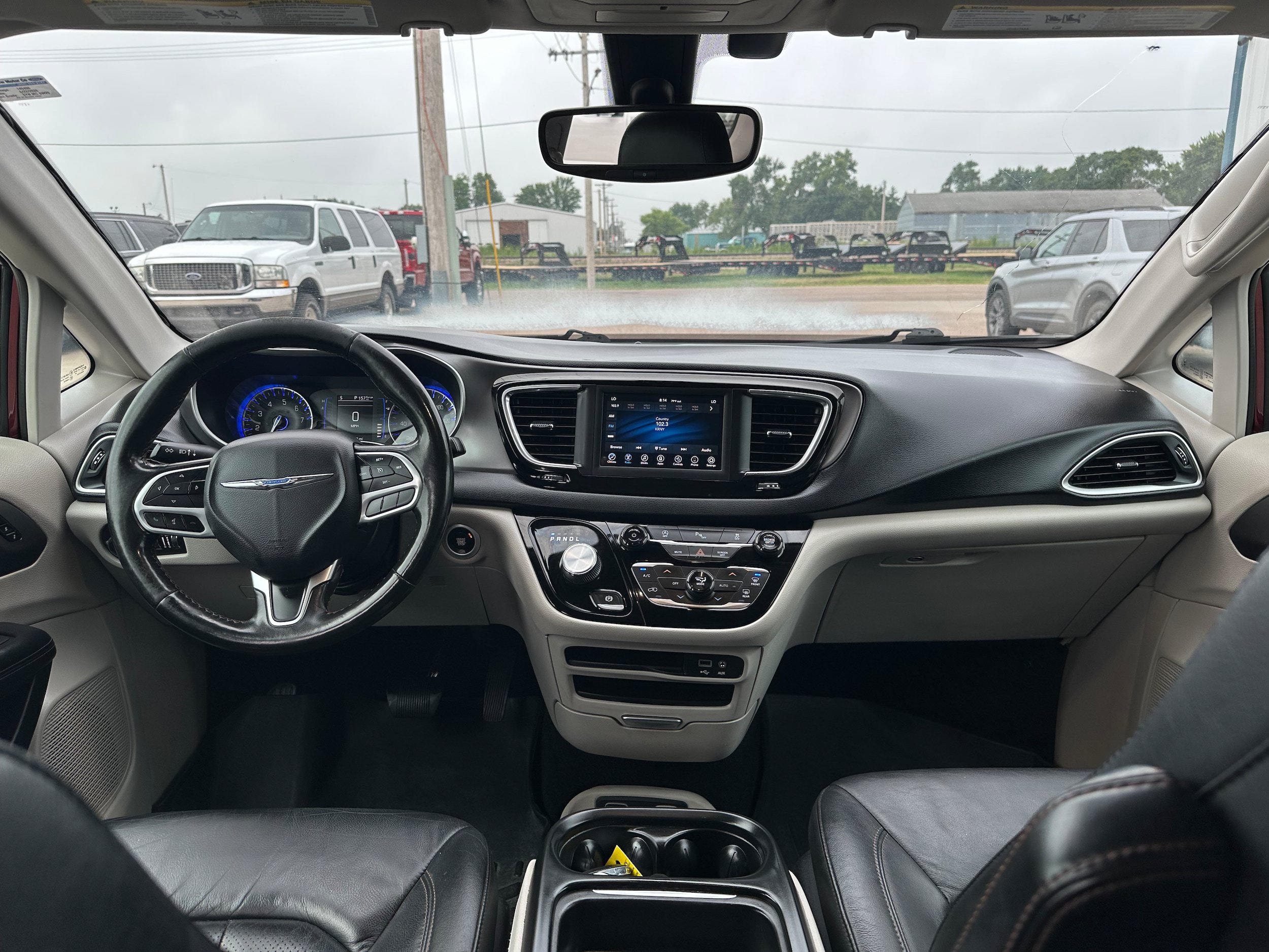 Used 2020 Chrysler Pacifica Touring-L FWD image 9