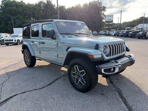 Used 2024 Jeep Wrangler Unlimited Sahara AWD/4WD image 7