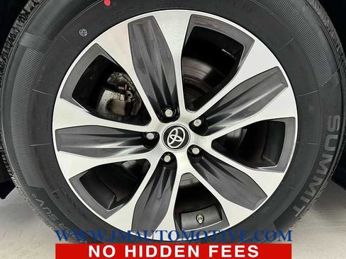 Used 2021 Toyota Highlander XLE image 9