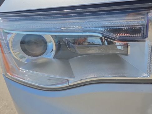 Used 2019 GMC Acadia SLE image 6