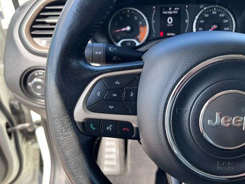 Used 2015 Jeep Renegade Latitude FWD image 25