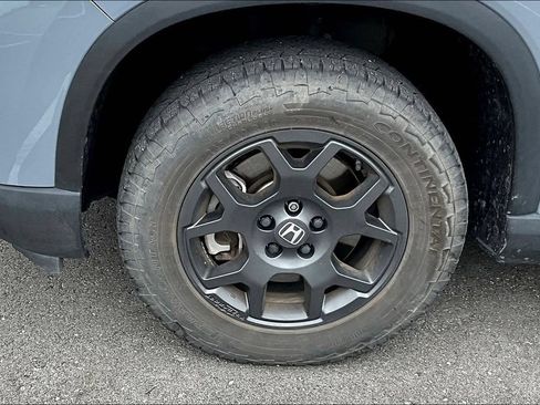 Used 2025 Honda Pilot TrailSport image 6