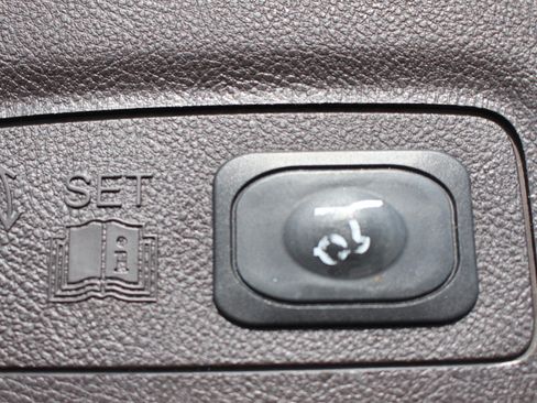 Used 2017 Lincoln MKC Select w/ Select Plus Package image 42