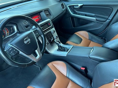 Used 2018 Volvo V60 T5 Cross Country AWD/4WD image 10