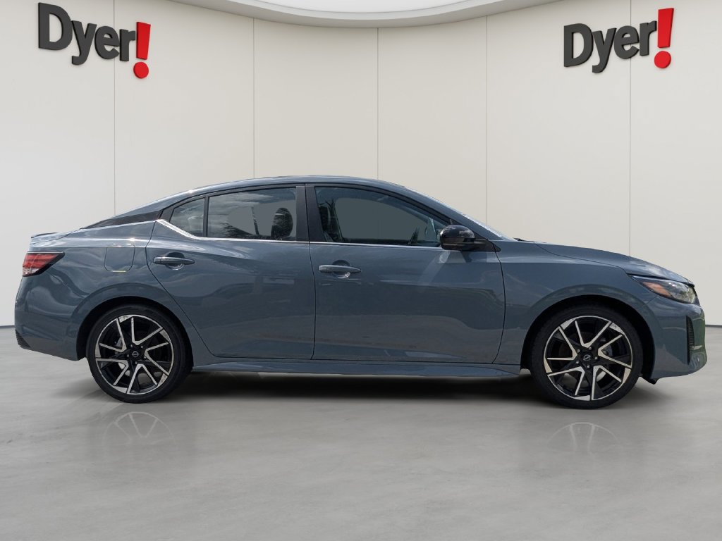 Used 2025 Nissan Sentra SR w/ SR Premium Package FWD image 2