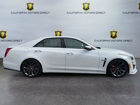 Used 2018 Cadillac CTS V w/ Luxury Package RWD image 4