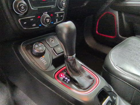 Used 2020 Jeep Compass Trailhawk image 32