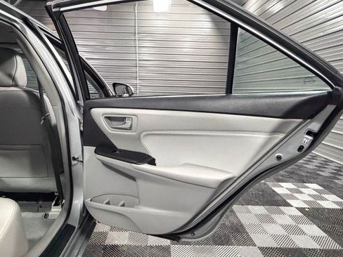 Used 2017 Toyota Camry XLE image 33