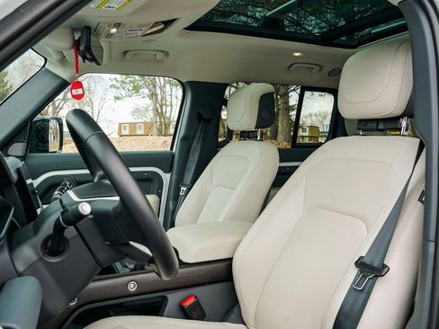 Used 2023 Land Rover Defender 130 First Edition image 15