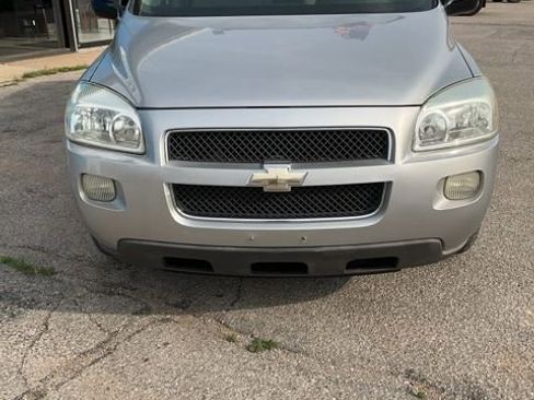 Used 2005 Chevrolet Uplander w/ Climate Package FWD image 2