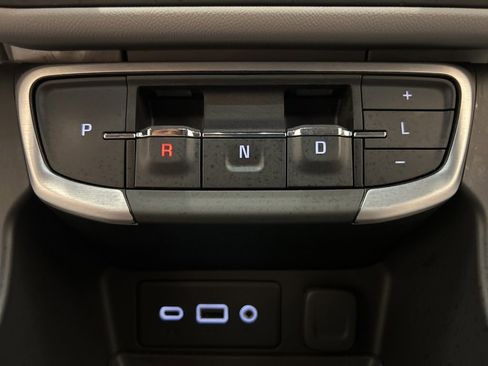 Used 2024 GMC Terrain SLE image 23