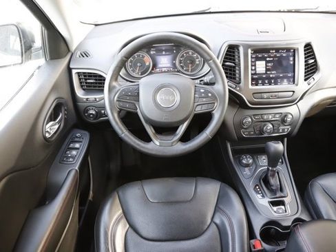 Used 2019 Jeep Cherokee Trailhawk image 19
