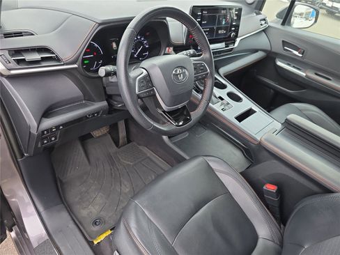 Used 2021 Toyota Sienna XSE w/ XSE Plus Package image 12