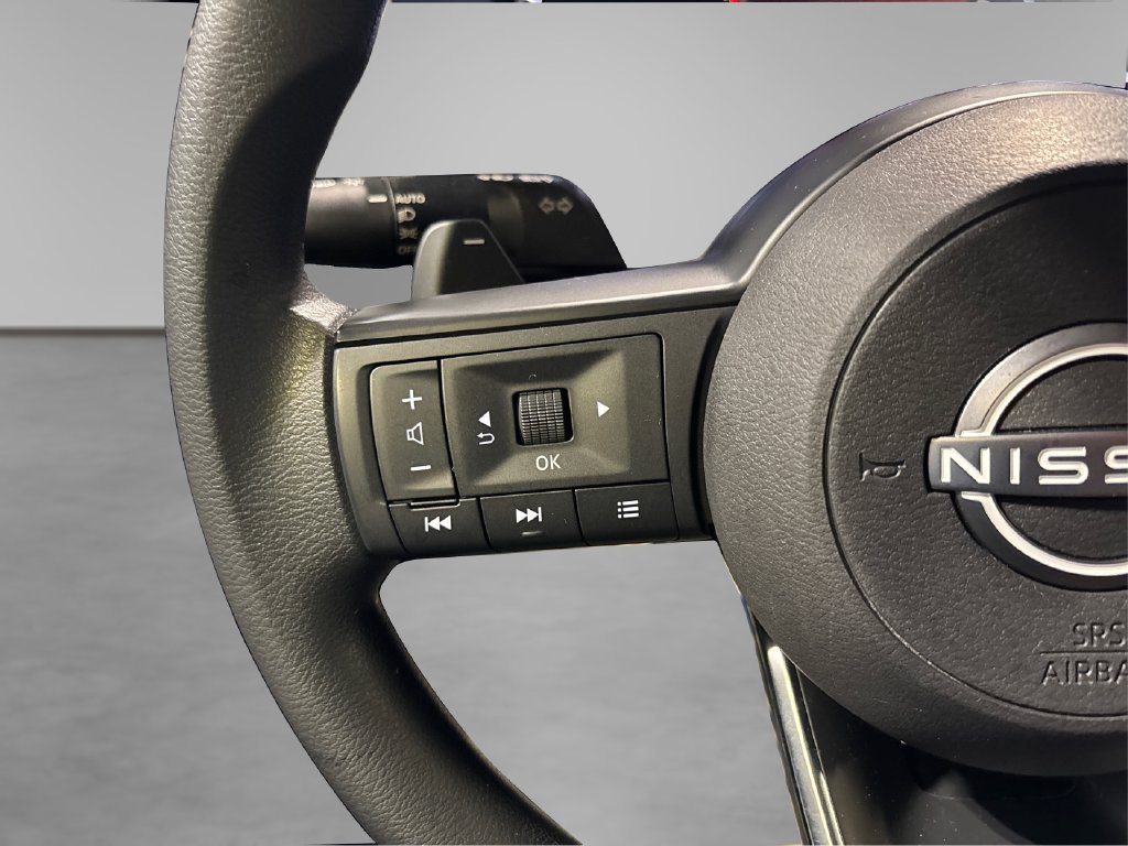 Used 2023 Nissan Rogue S AWD/4WD image 31