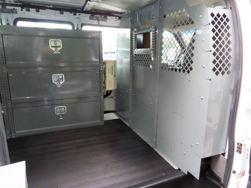 Used 2015 GMC Savana 3500 RWD image 16