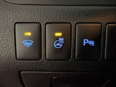 Used 2017 Toyota Highlander Limited Platinum image 16