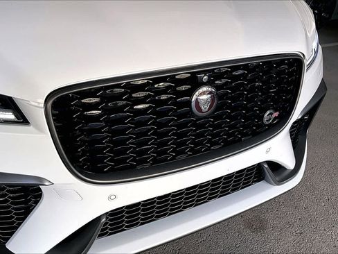 Used 2023 Jaguar F-PACE SVR image 30