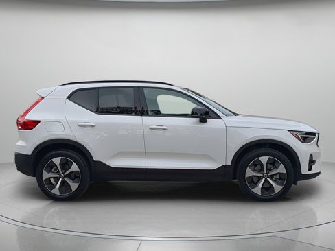 Used 2026 Volvo XC40 B5 Plus AWD/4WD image 39