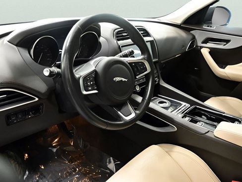 Used 2020 Jaguar F-PACE Prestige AWD/4WD image 10