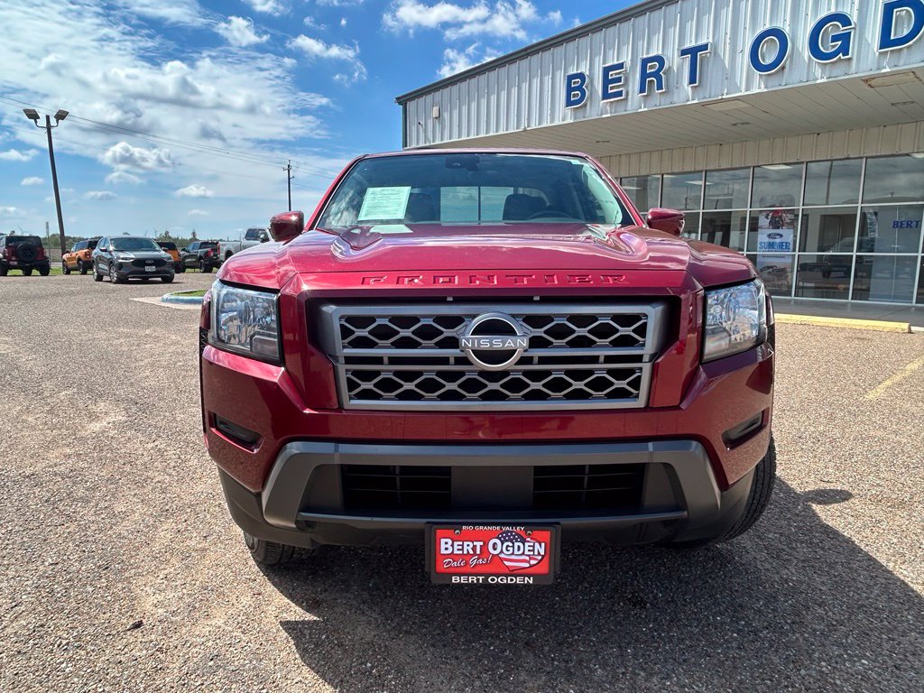 Used 2024 Nissan Frontier SV RWD image 2