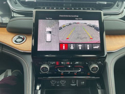 Used 2024 Jeep Grand Cherokee Summit image 30