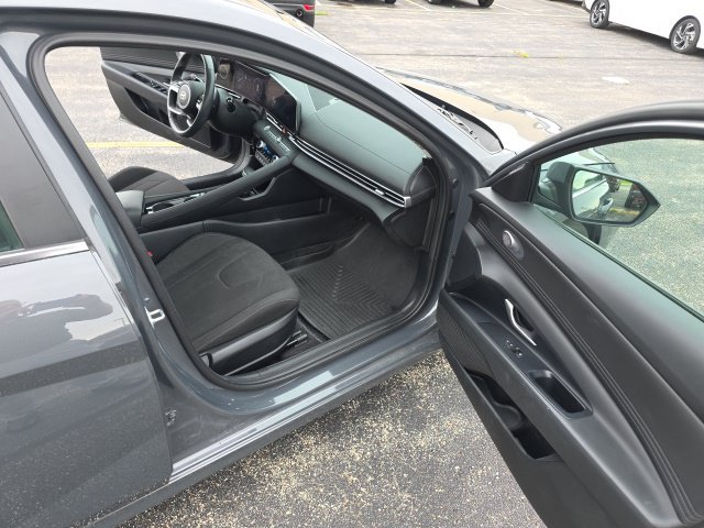 Used 2025 Hyundai Elantra SEL w/ Cargo Package FWD image 12
