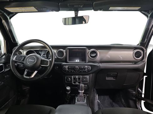 Used 2018 Jeep Wrangler Unlimited Sahara AWD/4WD image 9
