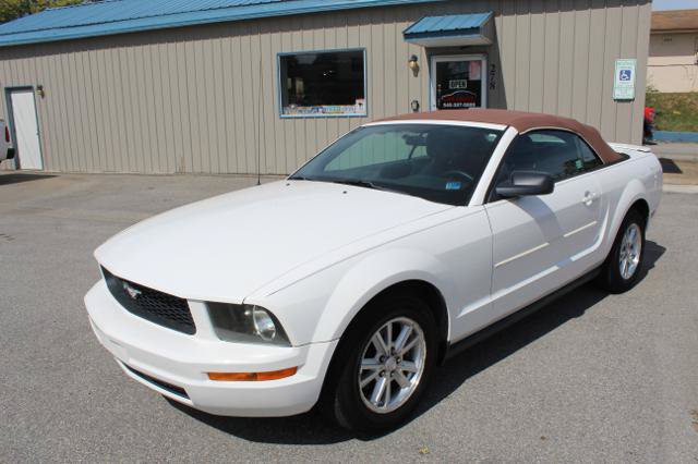 Used 2007 Ford Mustang Premium RWD image 1