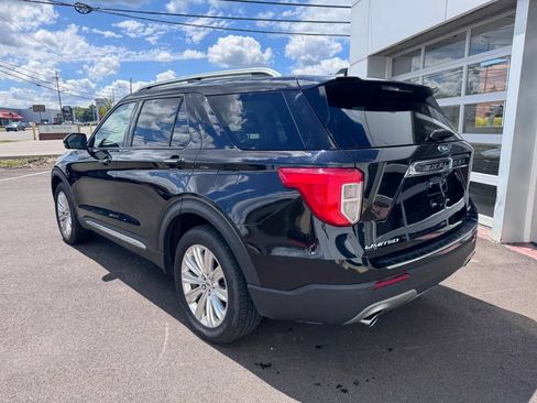 Used 2022 Ford Explorer Limited w/ Equipment Group 301A AWD/4WD image 3