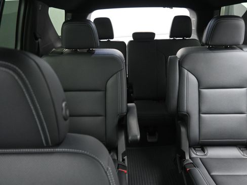 New 2026 Chevrolet Traverse LT w/ Driver Confidence Package FWD image 29