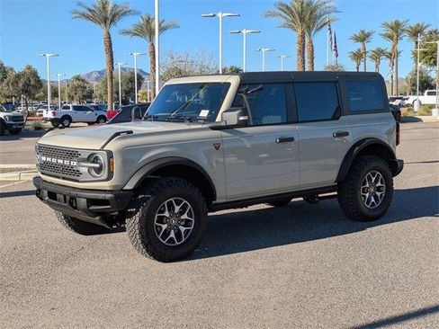 New 2025 Ford Bronco Badlands image 2