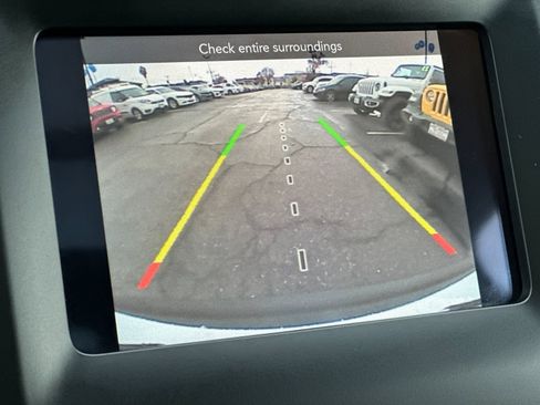 Used 2019 Jeep Cherokee Latitude Plus w/ Comfort/Convenience Group image 18