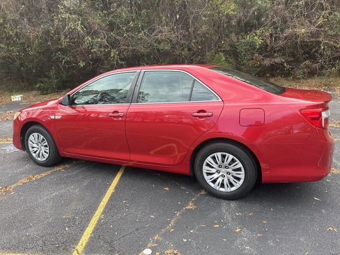 Used 2012 Toyota Camry L image 2