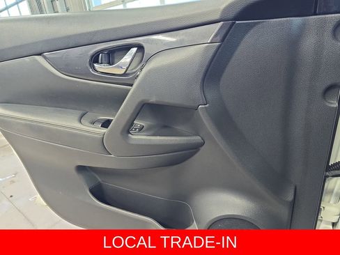 Used 2020 Nissan Rogue SV image 26