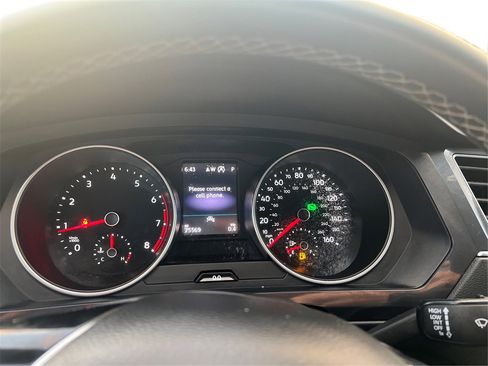 Used 2021 Volkswagen Tiguan SE image 17