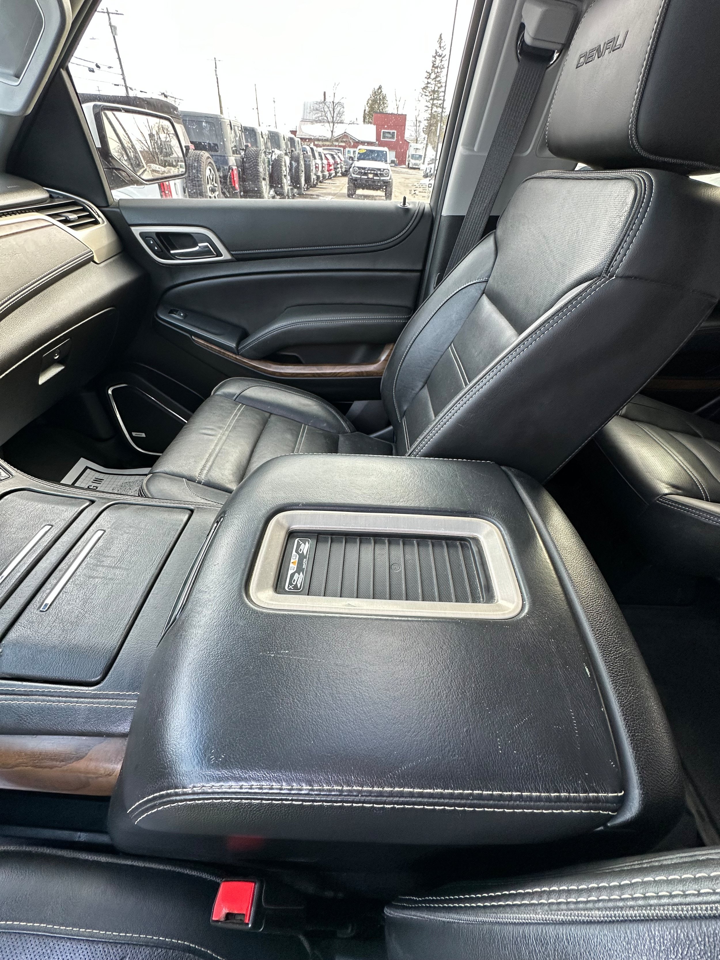 Used 2019 GMC Yukon Denali w/ Denali Ultimate Package AWD/4WD image 19