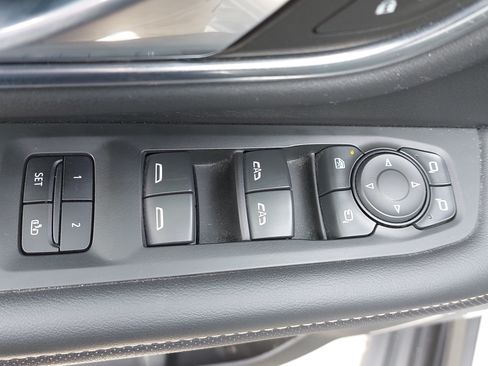 Used 2022 GMC Yukon XL AT4 AWD/4WD image 30