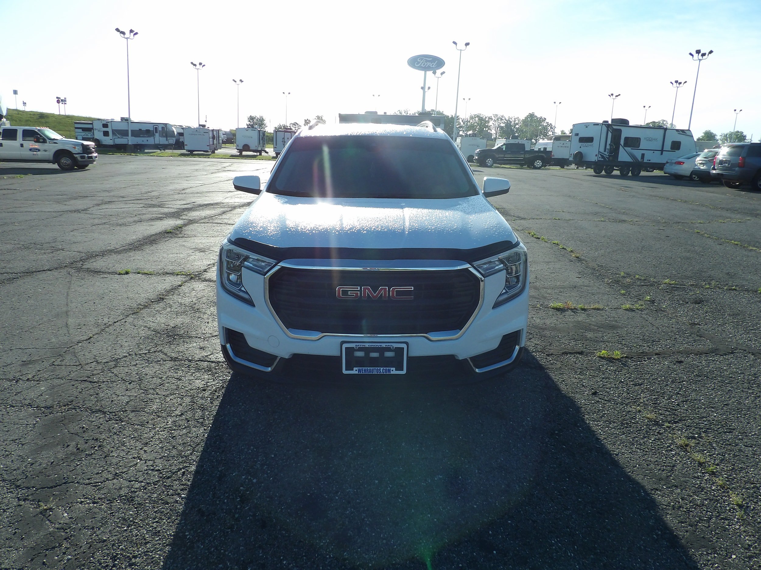 Used 2022 GMC Terrain SLE w/ Driver Convenience Package FWD image 3