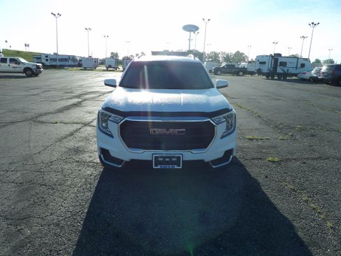 Used 2022 GMC Terrain SLE w/ Driver Convenience Package FWD image 3