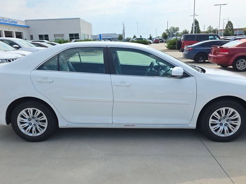 Used 2014 Toyota Camry LE FWD image 6