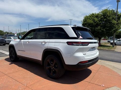 Used 2023 Jeep Grand Cherokee Altitude AWD/4WD image 4