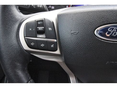 Used 2023 Ford Explorer XLT RWD image 19