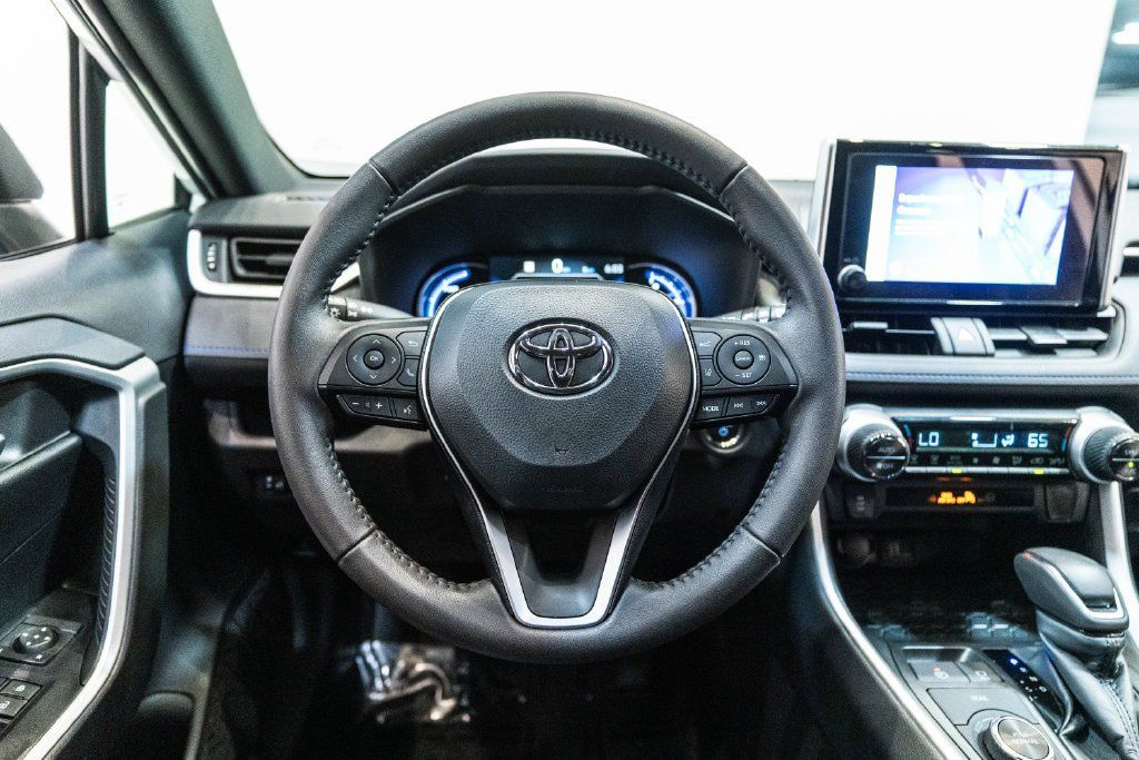 Certified 2025 Toyota RAV4 SE AWD/4WD image 16