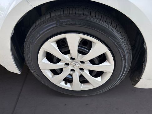 Used 2021 Toyota Corolla LE image 14